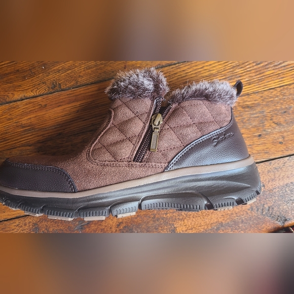 Sketcher's memory foam leather boots - Picture 2 of 7